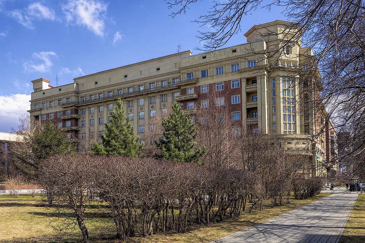 Дом новосибирск. Стоквартирный дом Новосибирск. Стоквартирный дом Крячкова Новосибирск. Новосибирск СТО каартирный дом. 100 Квартирный дом Крячкова.