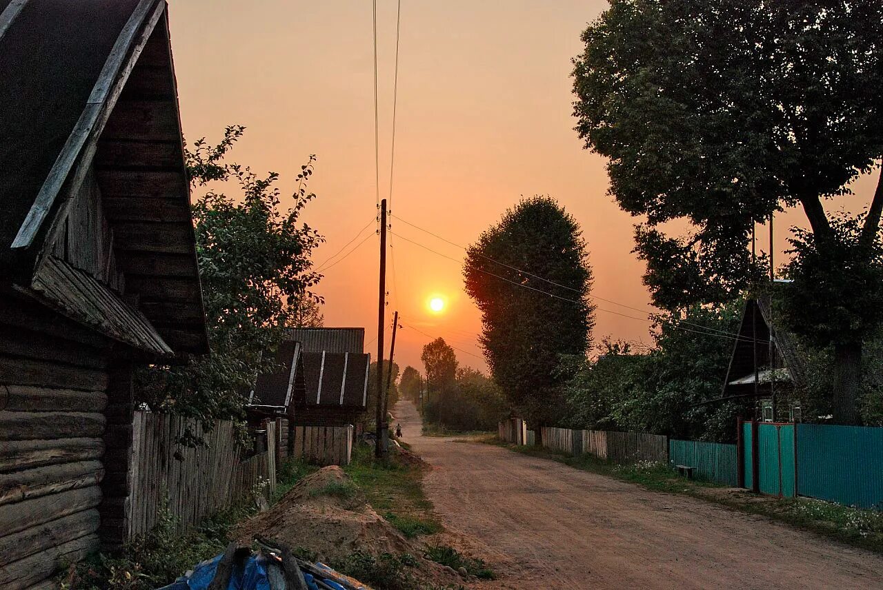 Деревня ночью и днем