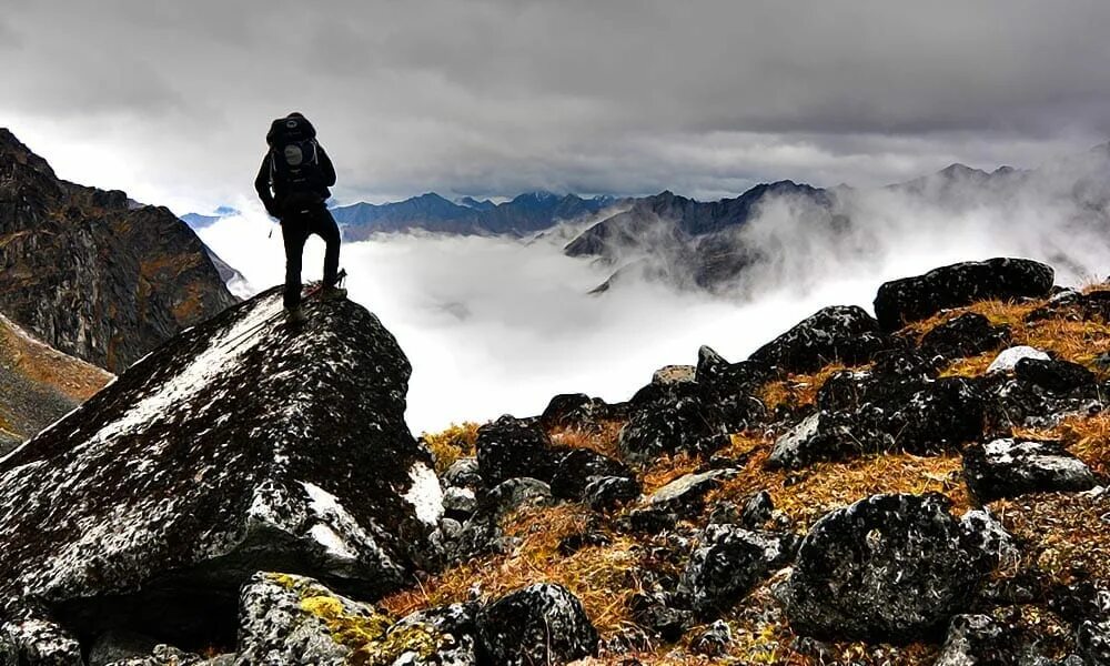 Терпи гора. Вершина горы. Покорение горы. Фотосессия в горах.