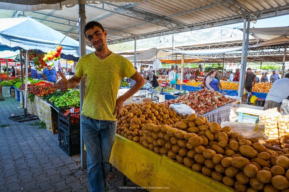 Махмутлар Турция рынок. Торговец на рынке. Базар (рынок). Турки на рынке. Market men