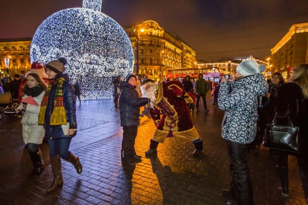 Новогодняя прогулка. Новогодняя Москва прогулка. Прогулка по предновогодней Москве. Прогулка по новогодней Москве фото.