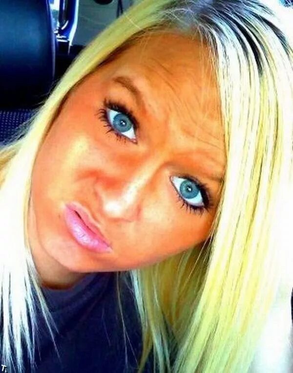 Дакфейс фото. Губы бантиком. Губы дакфейс. Мукла жизель. Duck face.