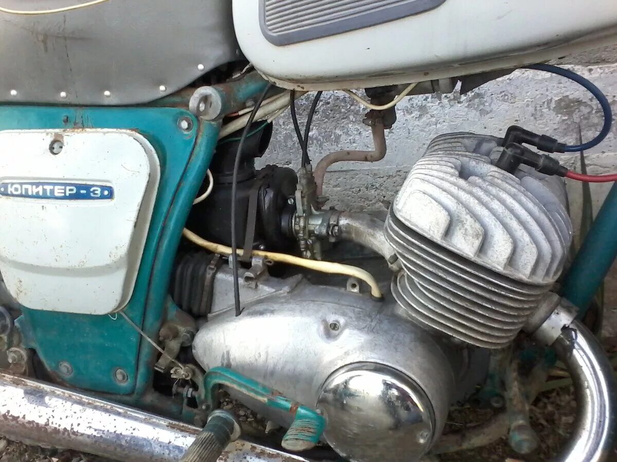Какой карбюратор поставить на юпитер. Карбюратор иж юпитер 2. Лепестковый клапан на иж юпитер. Лепестковый клапан на иж юпитер. Два карбюратора на иж юпитер 5.
