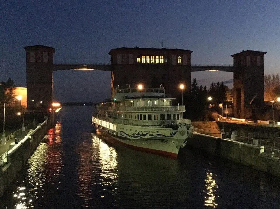 Прогулка со шлюзованием рыбинск. Шлюзы рыбинского водохранилища. ночной шлюзовой. шлюзовой ночью. рыбинск шлюзы фото.