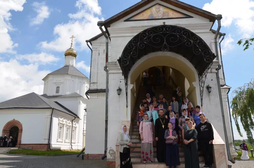 Свято монастырь курск. Рыльский Свято-Николаевский монастырь. Рыльский Свято Никольский монастырь. Свято Николаевский монастырь Рыльск. Свято Николаевский монастырь Курская область Рыльский.