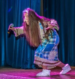 Летучий корабль роль бабы яги фото
