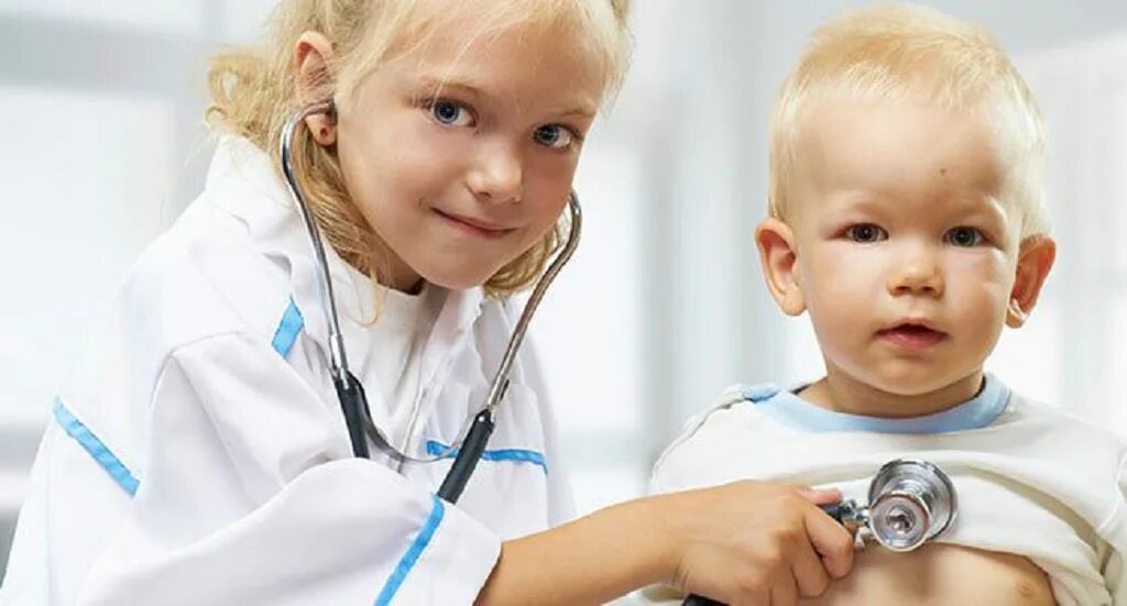 Дети в роли врачей. Дети в поликлинике. Доктор для детей. Фото детей в поликлинике.