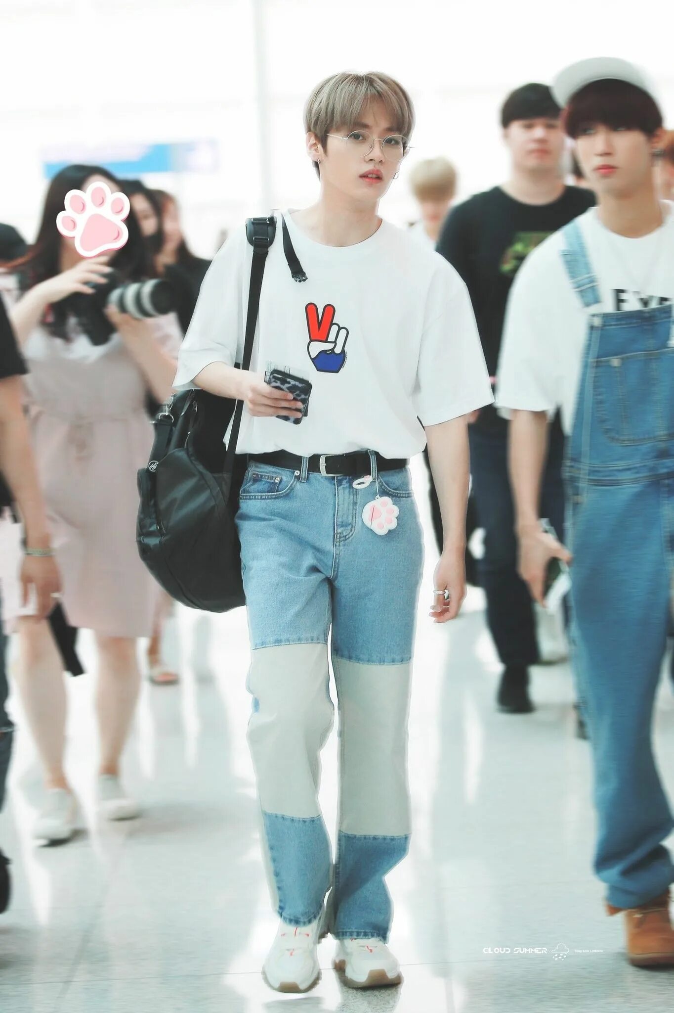 Stray одежда. Монхо stray kids в полный рост. минхо stray kids в полный рост. мин хо в полный рост stray kids. стиль мин хо из stray kids.