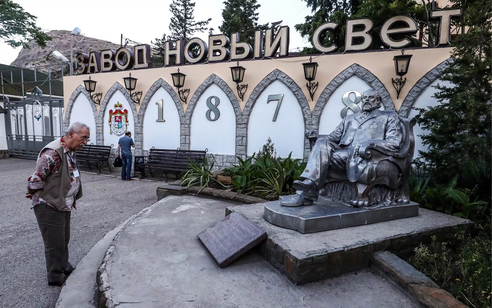 Новый свет крым достопримечательности завод шампанских вин. Сайт завода новый свет. Завод лев голицын в крыму. Завод шампанских вин голицына новый свет. Сайт завода новый свет.