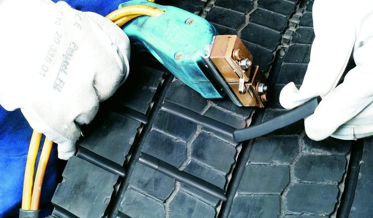 Pso ps15 plus. Машинка-регрувер s125b. Нарезка протектора silverstone. Машинка-регрувер для нарезки протектора. Нарезка шин регрувером.