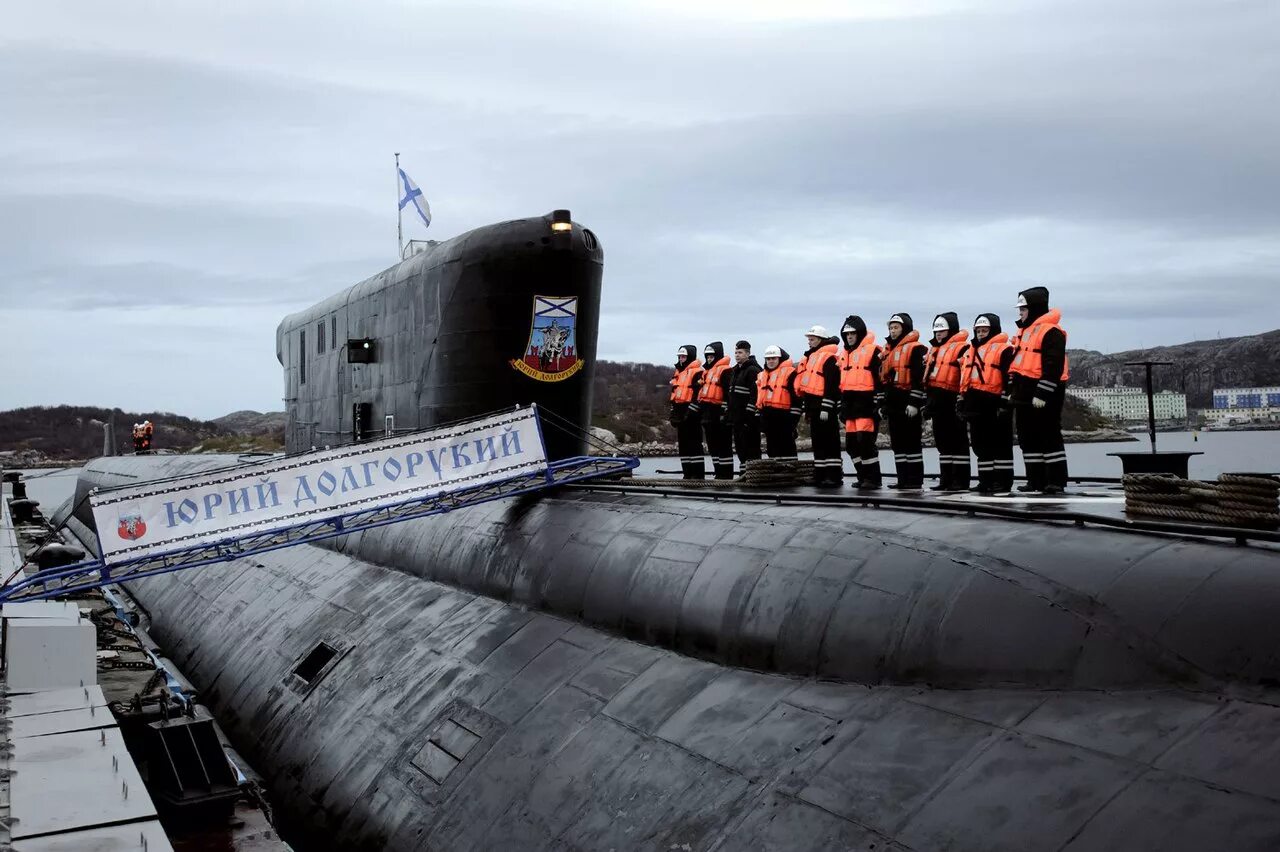 Апл во владимире. Атомная подводная лодка юрий долгорукий. подводная лодка к-535 «юрий долгорукий». подводный крейсер юрий долгорукий. апл проекта 955 борей юрий долгорукий.
