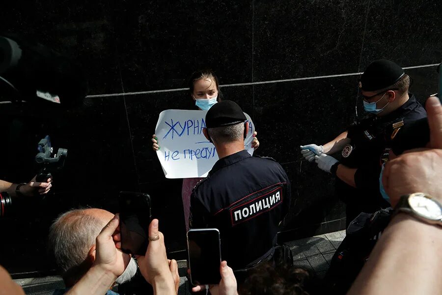 Группы против сво. Нет войне задержания пикеты. Коронаев журналист фото. Беленькая журналист фото.