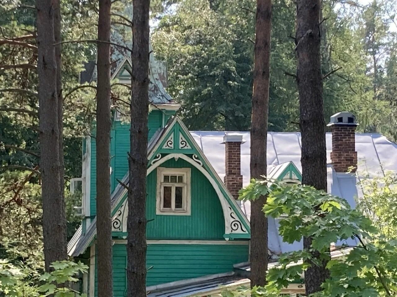Изящная дача Алисы Фрейндлих, в нашумевшем районе "Комарово" - Урожайный сад и о