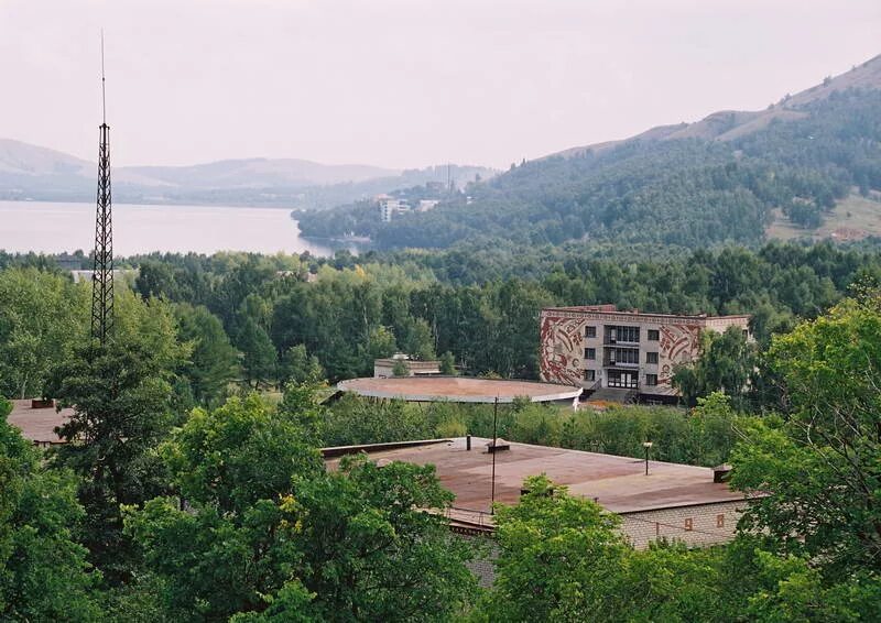 Уральские зори лагерь башкирия. Лагерь на банном. Пацаны в лагере. Горное ущелье лагерь башкирия. Комнаты в лагере на банном.