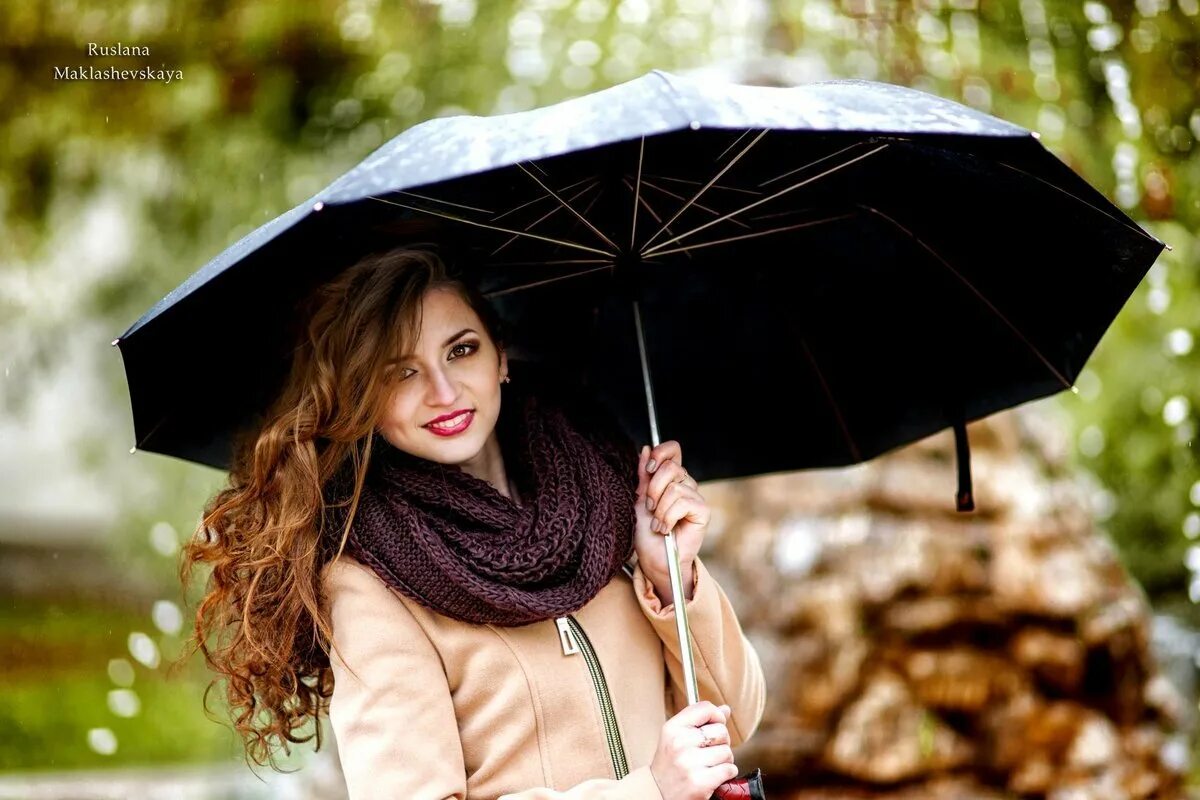 Женщина с зонтом. Фотосессия с зонтиком. Девушка с зонтиком. Девушка с зонтиком под дождем. Девушка под зонтиком