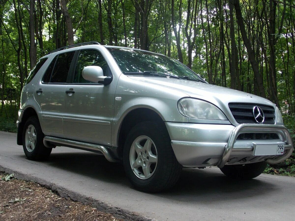 Купить мерседес мл 320. Mercedes ml 320. Mercedes Benz ml320 2000. Мерседес Бенц мл 320 2000. Мерседес джип мл 320.