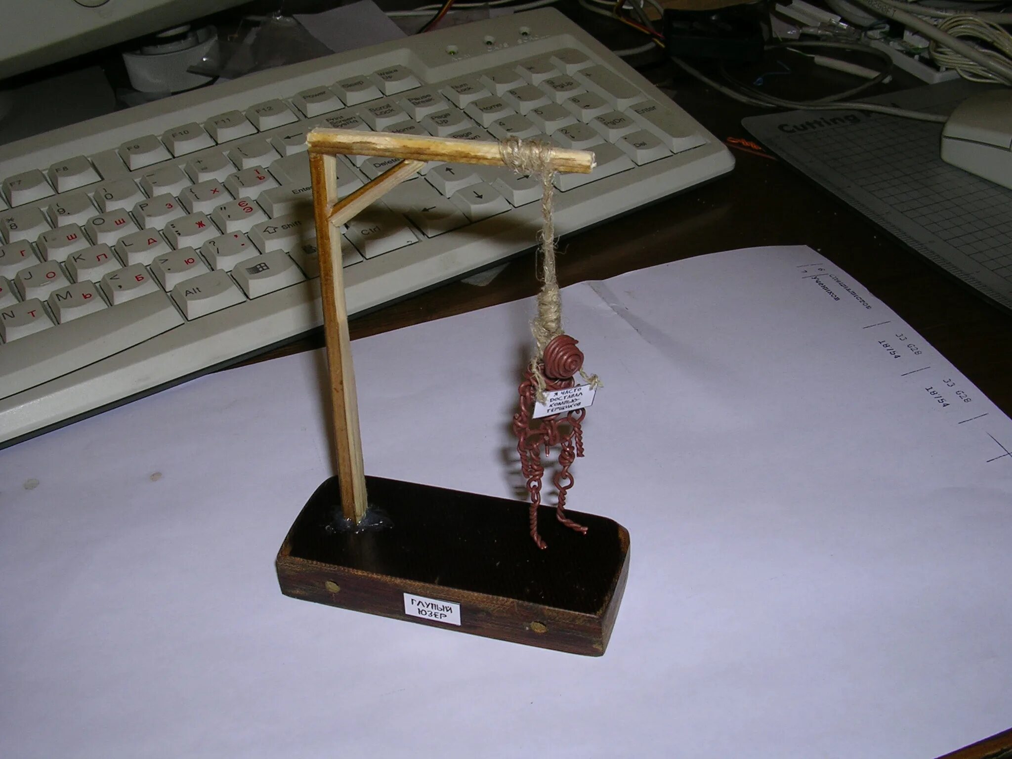 Трехмерная модель атома. Поделки на физику. Изобретения из моторчика. Поделки для физики. Модель ветрогенератора.