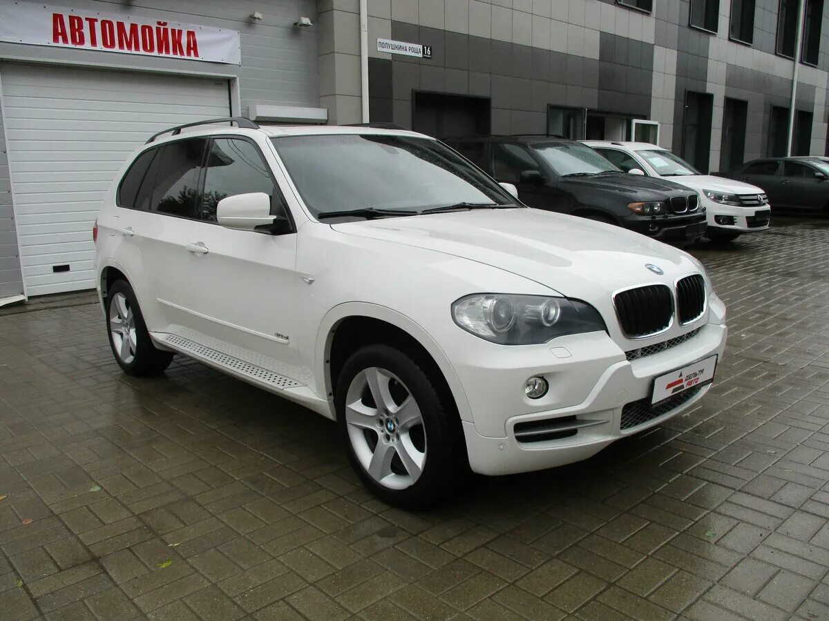 Купить х5 2008. BMW e70 2008 белый. БМВ х5 2008 белая. Джип БМВ х5 белый. БМВ x5 белая 2008.