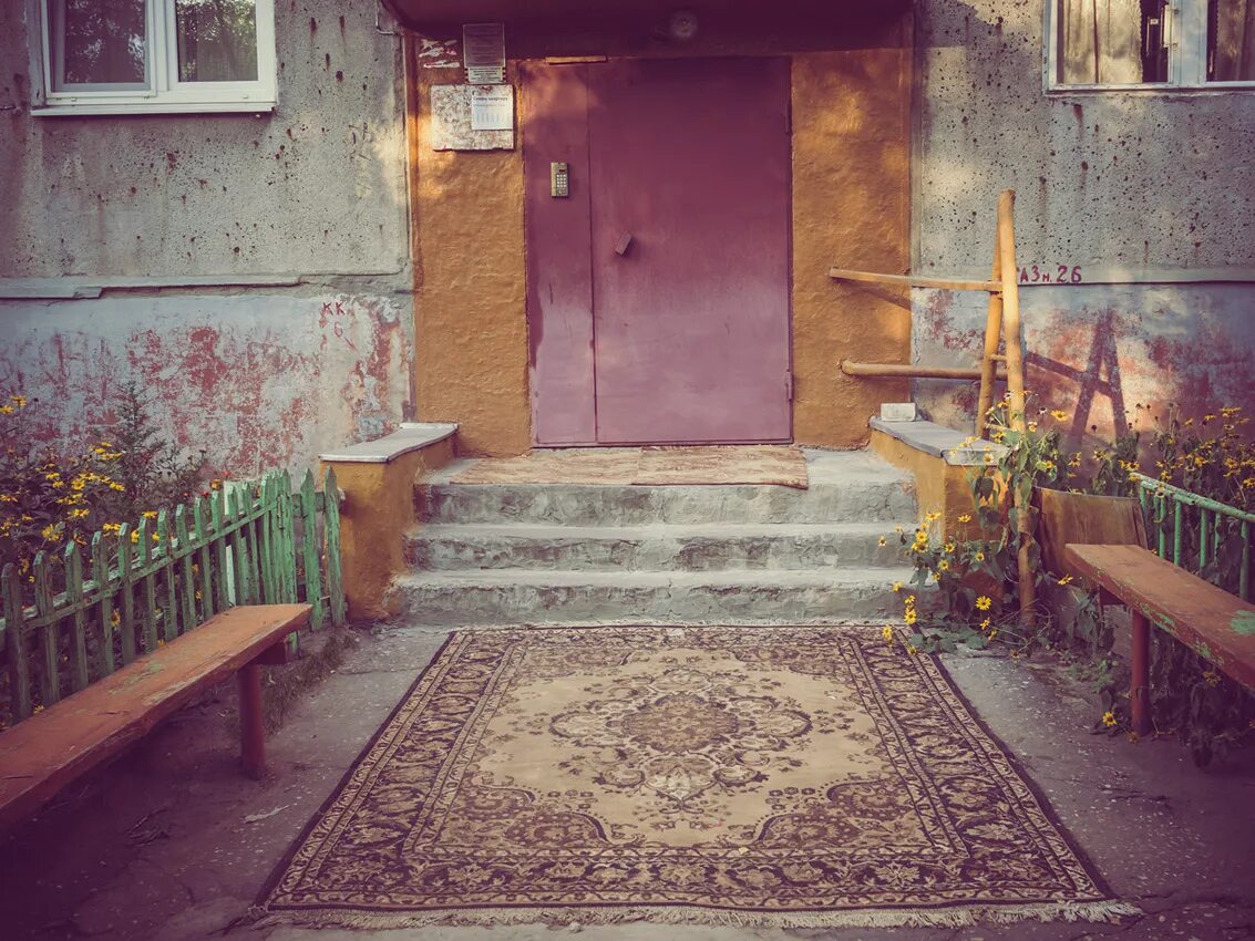 Козырек подъезда. Входная группа. Перед парадным подъездом. Входная группа подъезда. Подъезд хрущевки дом.