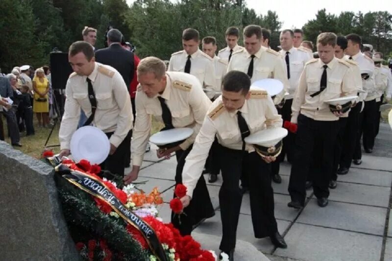 Памяти погибшим подводникам. День памяти погибших подводников. День погибших подводников. День памяти погибших моряков-подводников. Поминовение подводников.