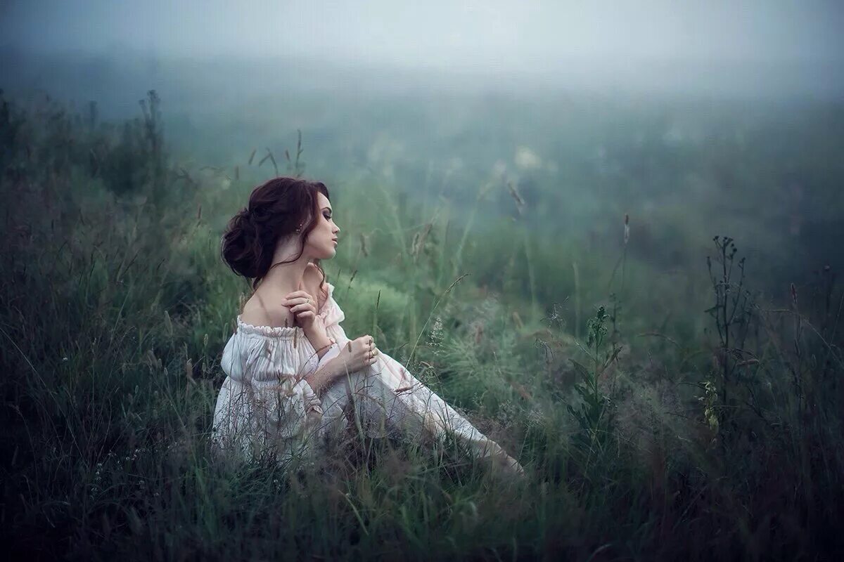 Призраки и феи. Туманная фея. Женщина в тумане. Волшебные существа. Девушка в тумане арт.