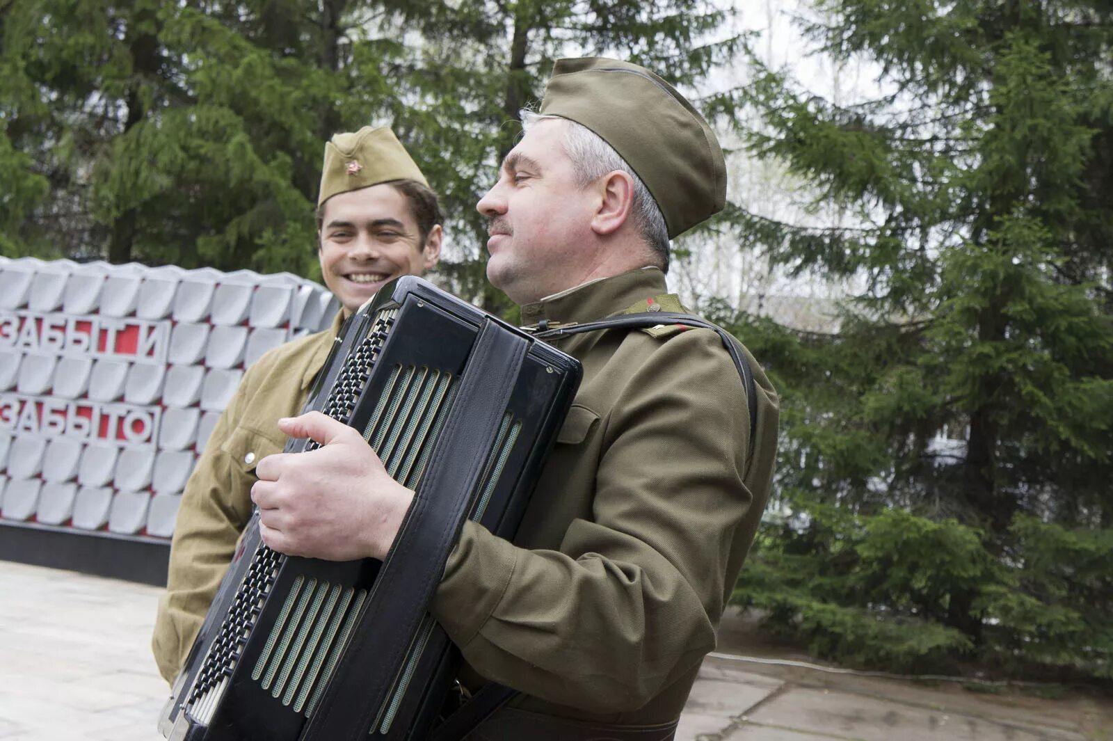 Военные песни жизнь. Военные песни фото. Красивые военные песни. Самые красивые военные песни. Песни военных лет фото.