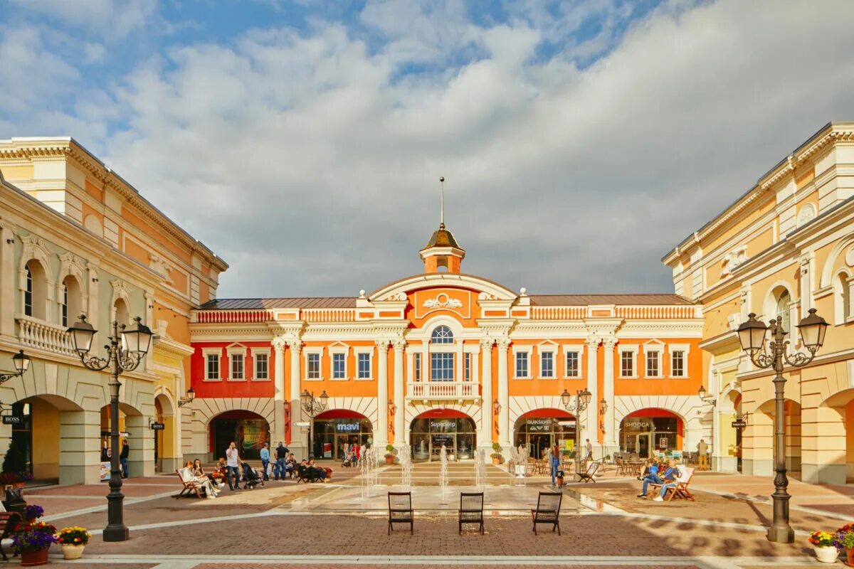 Pulkovo outlet. Аутлет Вилладж Пулково Санкт-Петербург. Outlet Village Пулково. Аутлет Вилладж Питер. Пулково Виллидж.