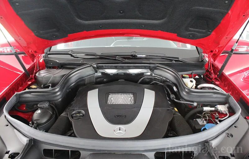Glc где аккумулятор. Mercedes glk 220 2013 аккумулятор. прикурить glk 220.