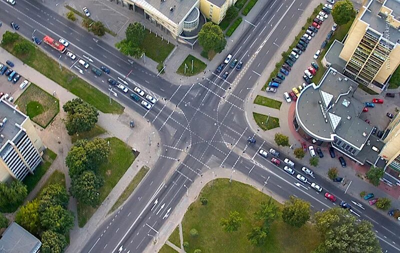 Перекресток. Перекресток дорог. Перекресток вид сверху. Пересечение дорог.