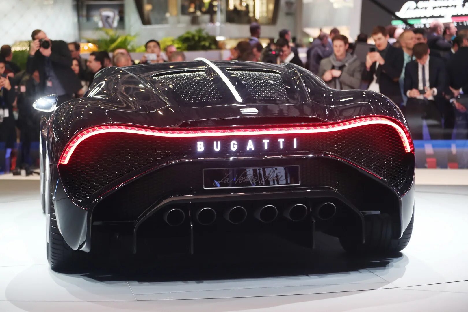 Самый дорогой код. Бугатти la voiture noire 2021. Машина Bugatti la voiture noire. Бугатти Bugatti la voiture noire. Bugatti Женева 2019.