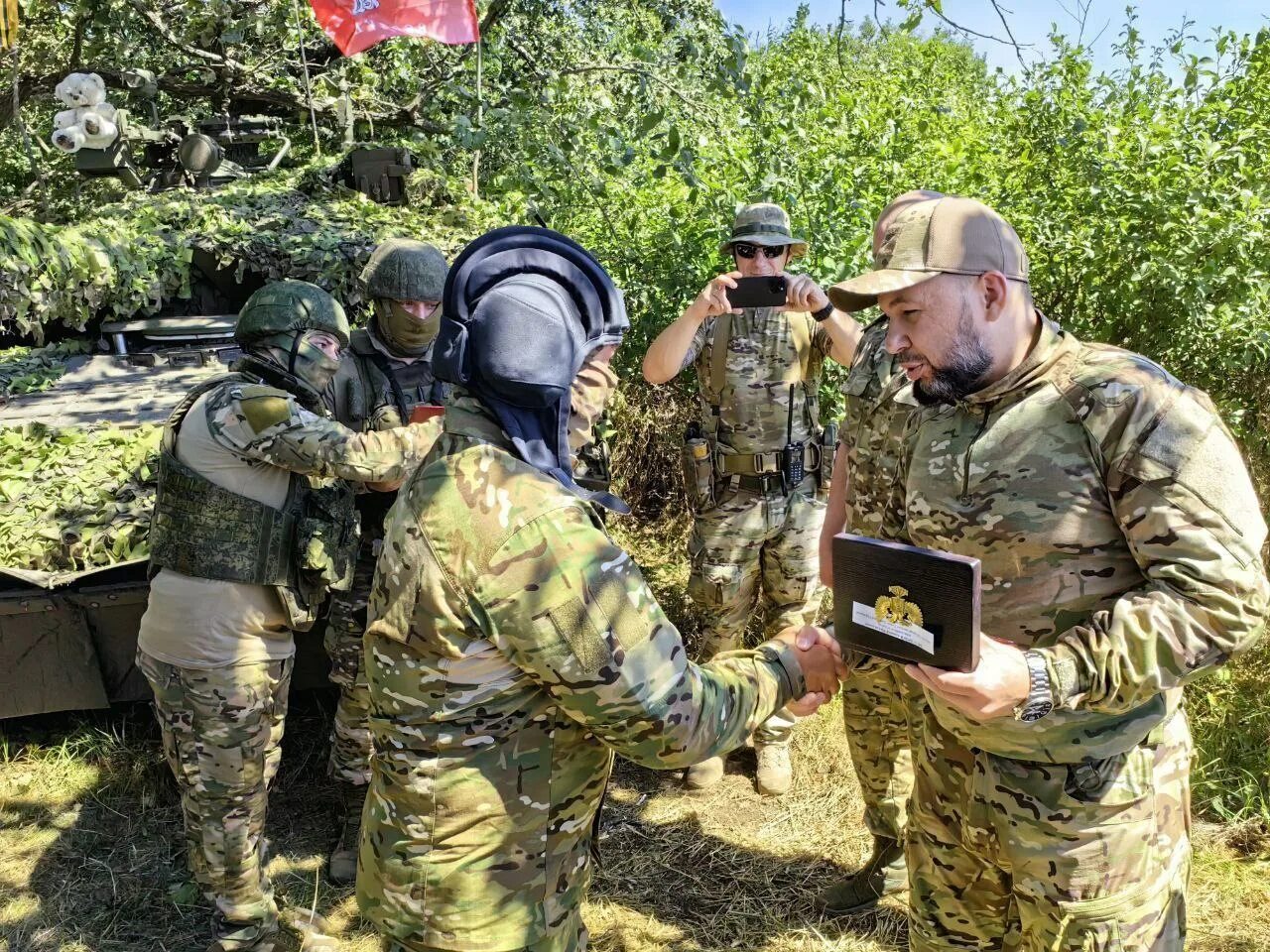 Остановить нападение. Экипаж Алеша награждение. Награждение военнослужащих. Солдаты России на Украине. Награждение танкистов Алеша.