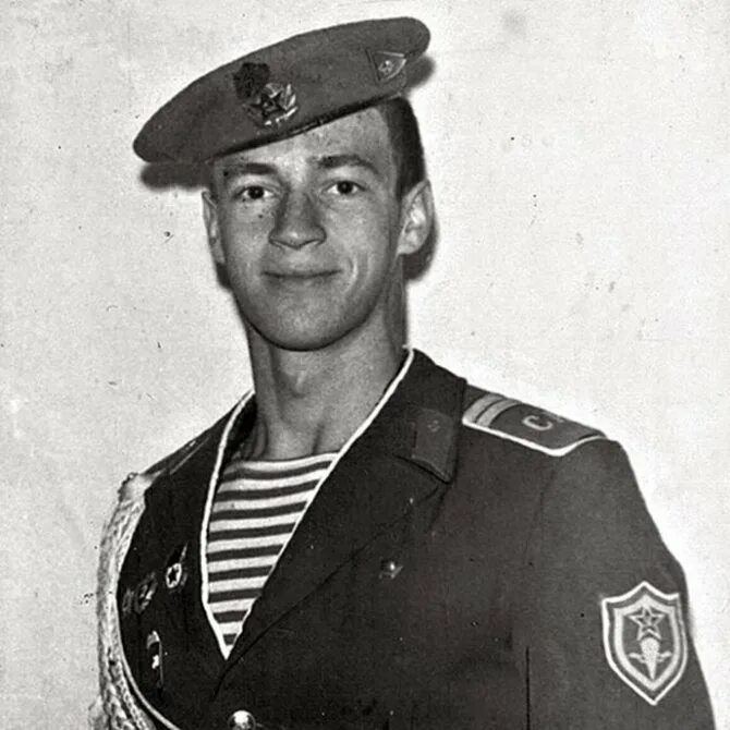 В каких войсках служил адидас. Дмб форма вдв ссср. Мирзоев игорь 1981. В каких войсках служил адидас. Миронов сергей михайлович вдв.
