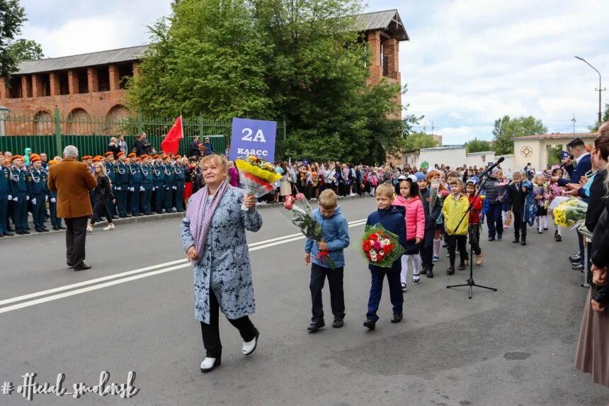 Новости смоленска школы сегодня. 28 Школа Смоленск. 29 Школа Смоленск. Школа 1 Смоленск. День города Смоленск.