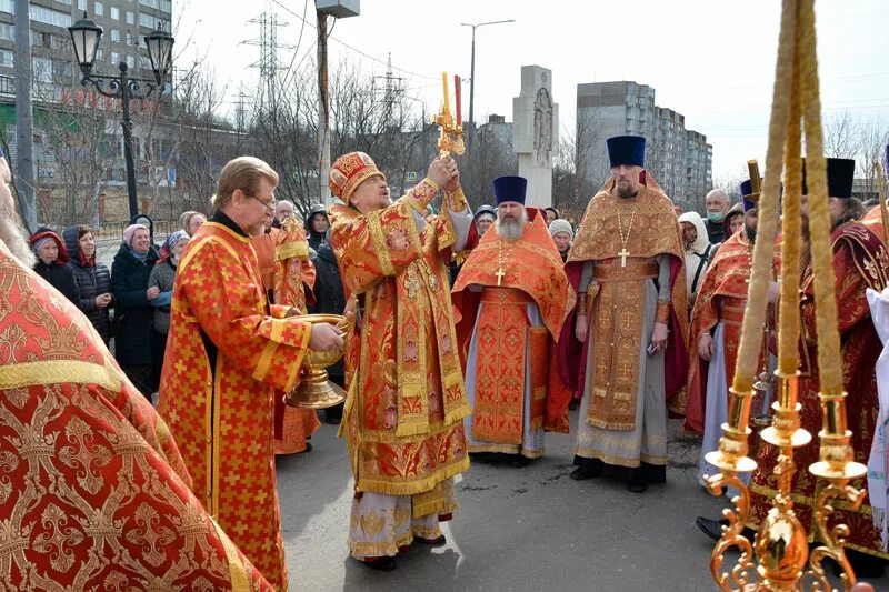 служба в храме спаса на водах. спаситель в главном храме вооруженных сил. главный храм вооруженных сил иконостас. церковь спаса на водах мурманск. митрополит митрофан мурманск.
