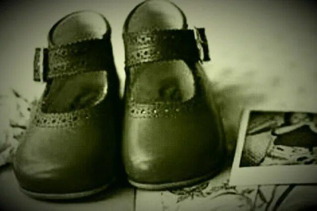 Продаются детские ботиночки. Продаются детские ботиночки. Детские ботиночки неношеные. For sale baby shoes never worn ernest hemingway. Эрнест хемингуэй детские ботиночки.