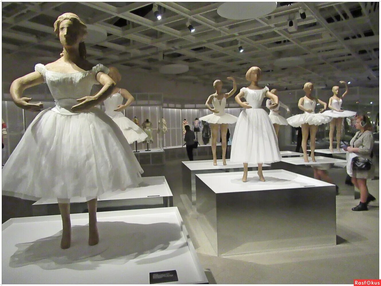 манеж выставка балет. выставка балет в фарфоре спб. выставка балета. выставка первая позиция русский балет. выставка балета в манеже в санкт-петербурге 2023.