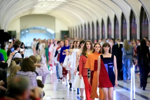 Ночь в метро маяковская
