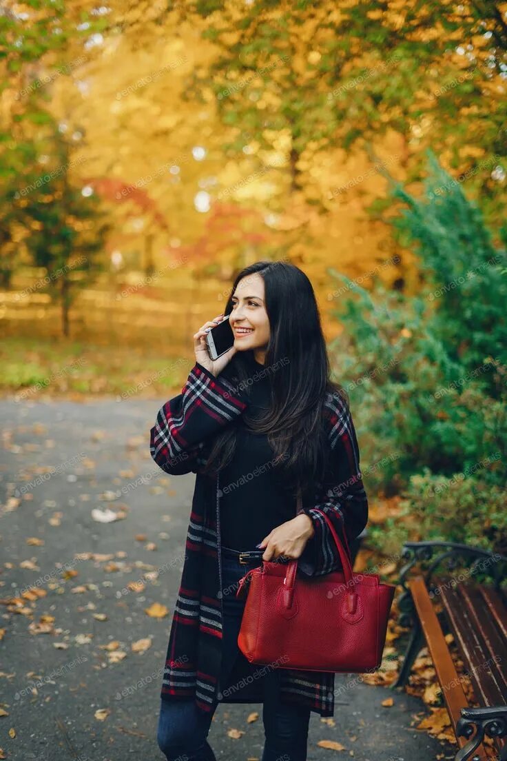 Брюнетки в парке. Осенняя фотосессия девушки. красивые девушки осенью. фотосессия в парке. фотосессия девушки в парке.