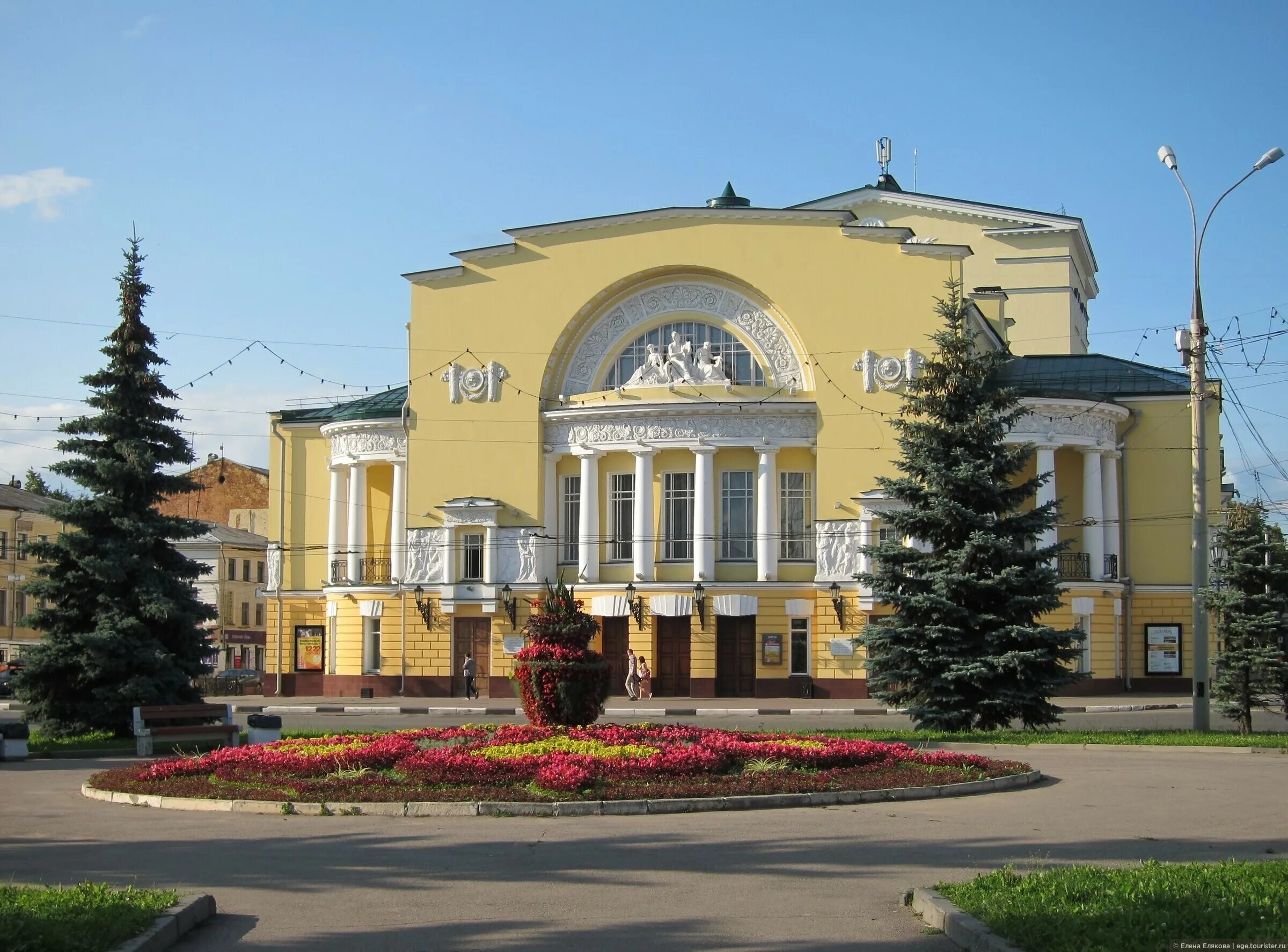 Театр ярославля фото. Ярославский драматический театр имени Волкова. Театр им Федора Волкова Ярославль. Драматический театр Волкова в Ярославле. Первый драматический театр Ярославль.