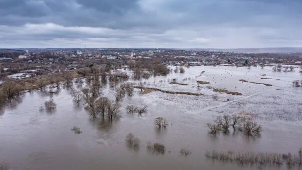 Уровень воды в жиздре козельск сегодня. Разлив в Козельске 2023. Разлив Жиздры в Козельске в 2023. Разлив реки Жиздра в Козельске 2023 год. Мехзавод Козельск.