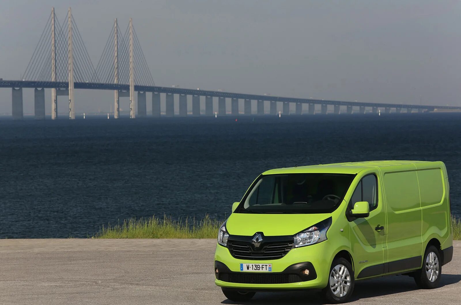 Фото трафик. Renault Trafic III. Renault Traffic 3. Renault Traffic 2022. Рено трафик Комби 2023.