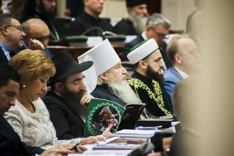 В стране n обострились межконфессиональные