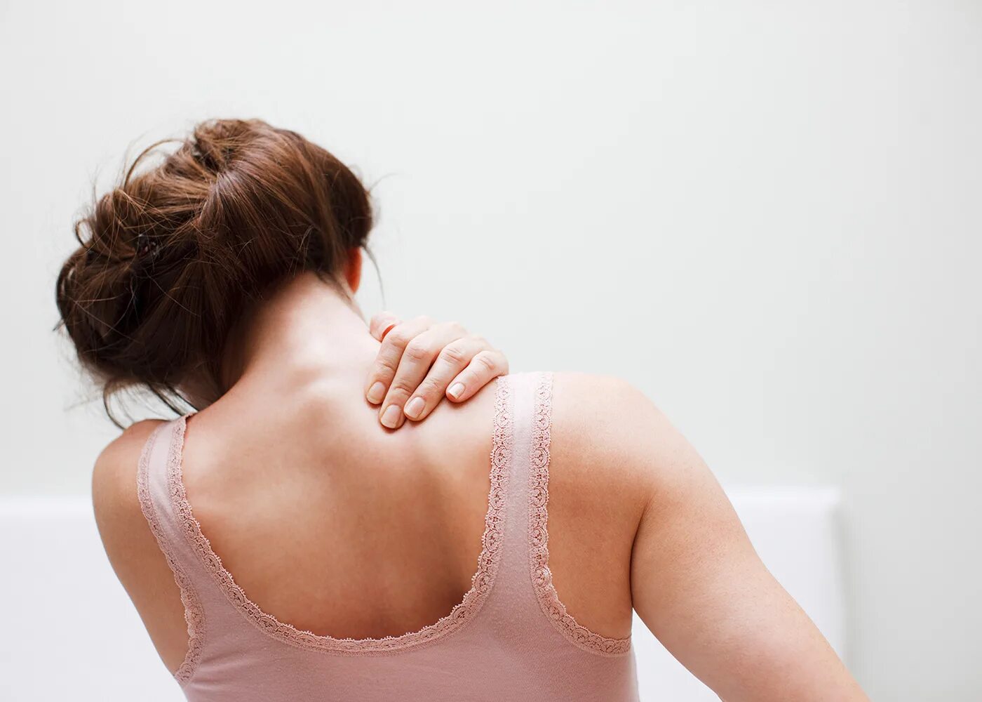 боль в плече со спины. боль в мышцах. боль в мышцах. спина. боль в спине.