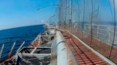 Ракета попала в траулер