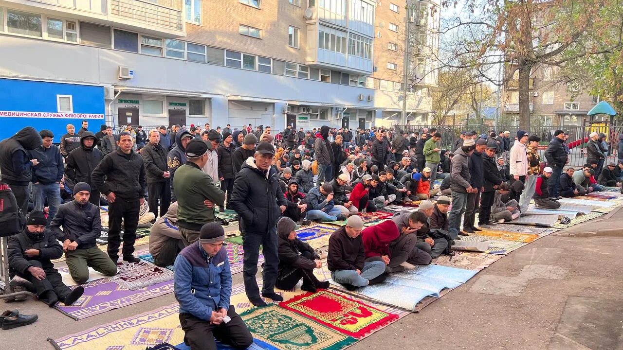 Курбан байрам в апреле. Ураза-байрам 2023 в Москве. Ураза байрам в Москве. Байрам в Москве 2023. 21.04.2023 Ураза байрам в Москве.