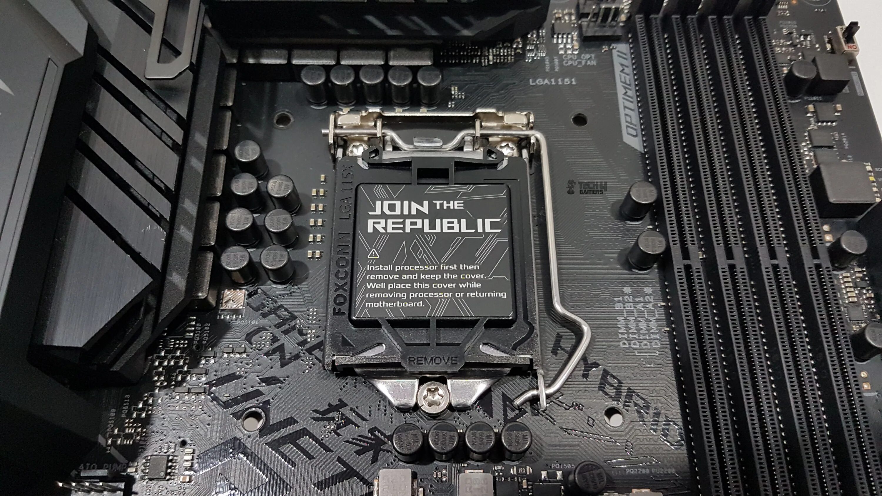 Rog strix z390 e gaming. ASUS ROG Strix Intel z390 LGA 1151. ASUS z390 Ram Slot. ASUS motherboard 4 Slot Ram h. ROG Strix z390-f Gaming.