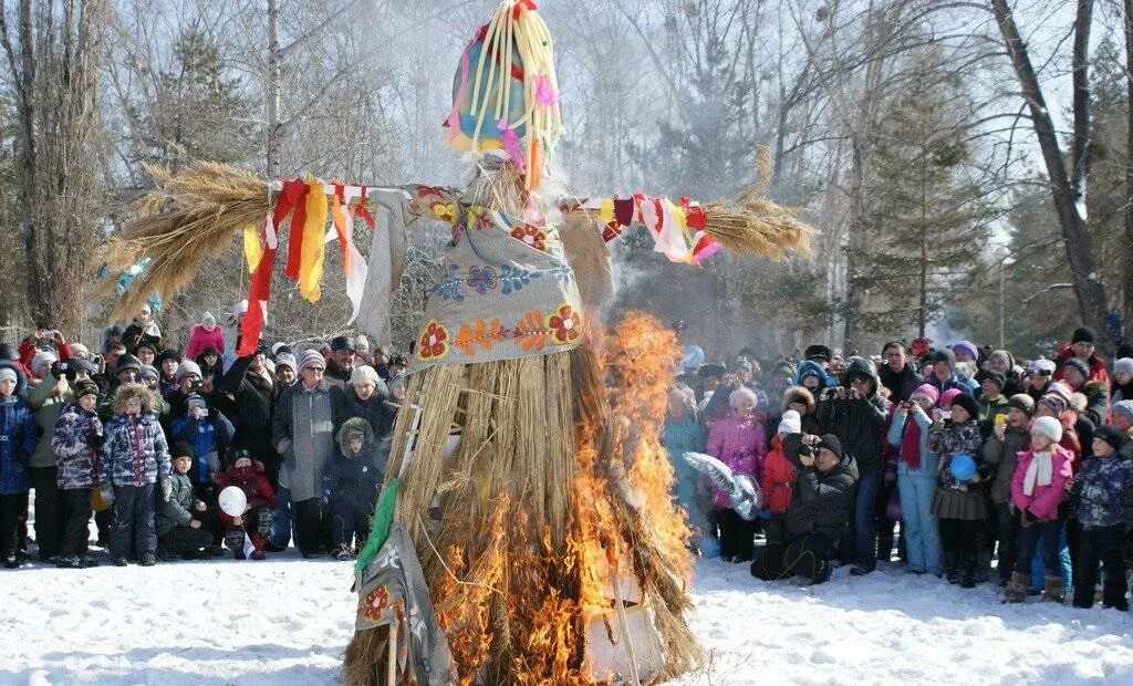 Как проходить чучело. Праздник масленица. весенний праздник. чучело масленицы. праздник проводы зимы.