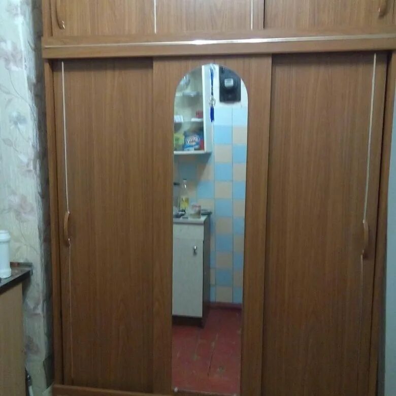 Авито шкафы нижний новгород бу. Б/у шкафы для одежды. Мебельный красивый шифоньер. Шкаф б/у. Шкаф платяной б/у.