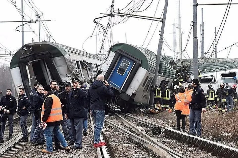 Поезда пошли. Железнодорожная авария. Катастрофы на железной дороге. Крушение пассажирского поезда.