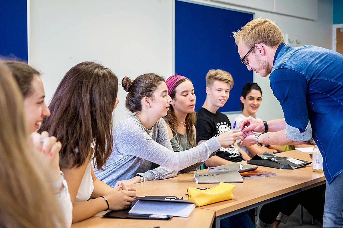 Summer school university. Летняя школа. Безумная летняя школа. Летняя it школа. Премиальная школа.